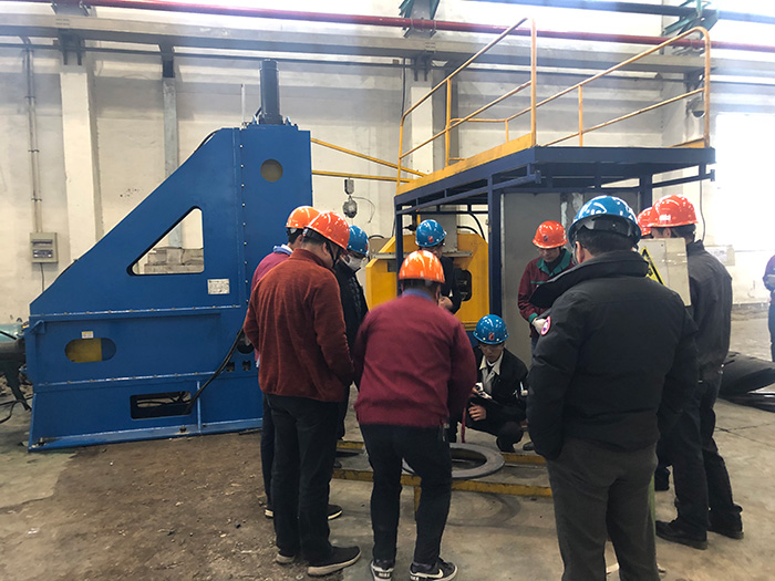 日本客戶來廠驗收大型閃光對焊機