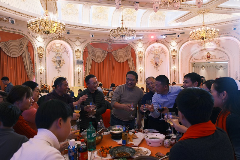 安嘉2025年年會敬酒 安嘉2025年年會敬酒